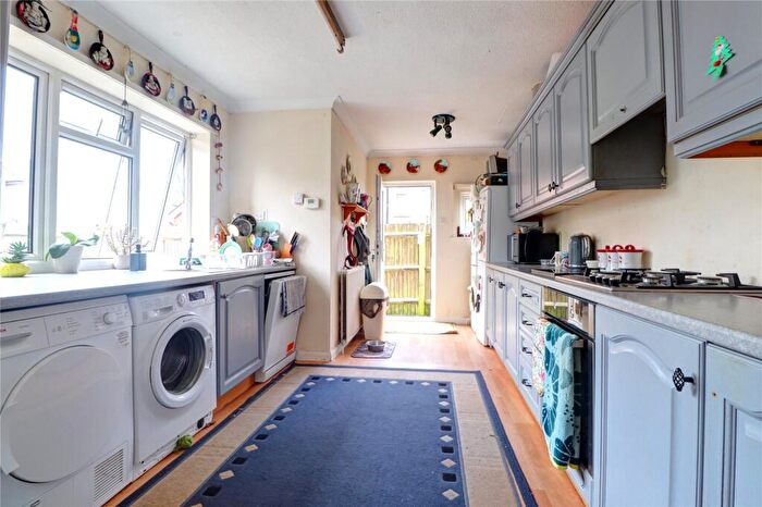 3 Bedroom Detached House For Sale In Grays Road, Farncombe, Godalming, Surrey, GU7