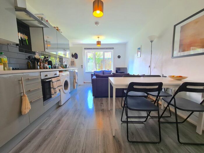 3 Bedroom Flat To Rent In Brymay Close, Bow, London, E3