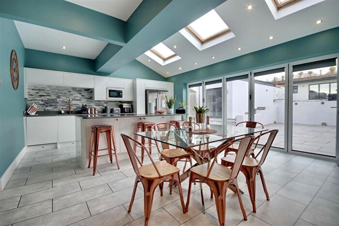 4 Bedroom Semi-Detached House For Sale In Woodfield Avenue, Portsmouth, PO6