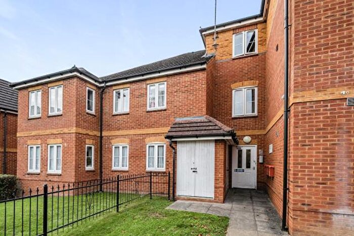 2 Bedroom Apartment For Sale In Swallows Croft, Reading, RG1