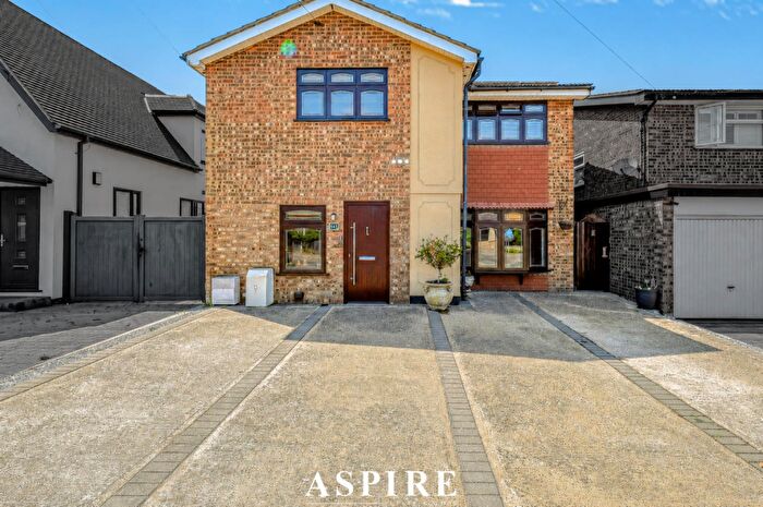 4 Bedroom Detached House For Sale In Manor Road, Benfleet, SS7