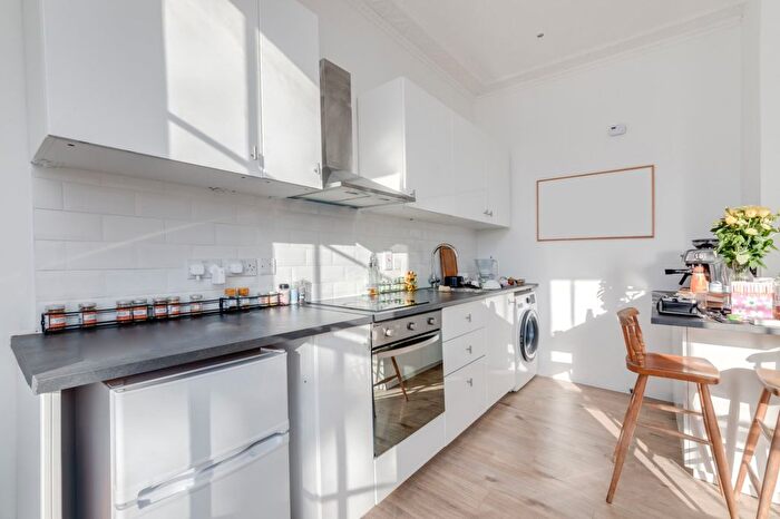 1 Bedroom Flat To Rent In Mornington Terrace, Camden, NW1