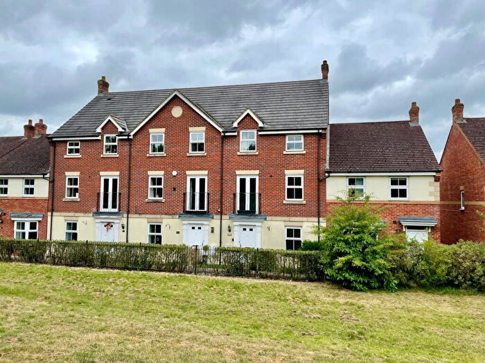 4 Bedroom Town House To Rent In Sandleford Lane, Greenham, Thatcham, RG19