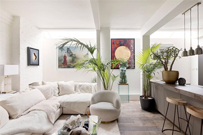 3 Bedroom Detached House To Rent In Stable Mews, London, W10