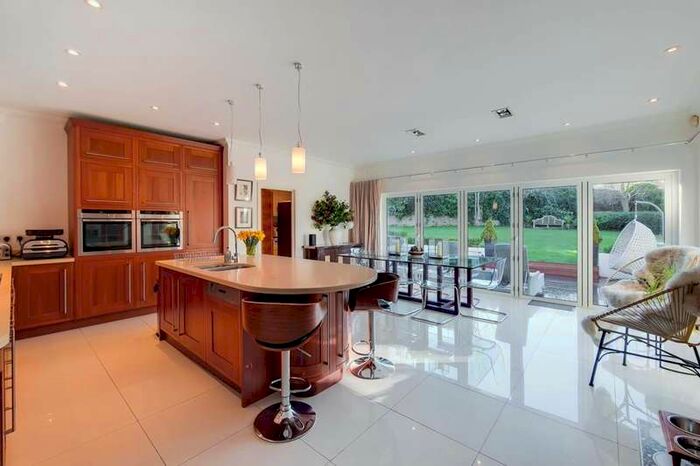 4 Bedroom House To Rent In Coombe Ridings, Coombe, KT2