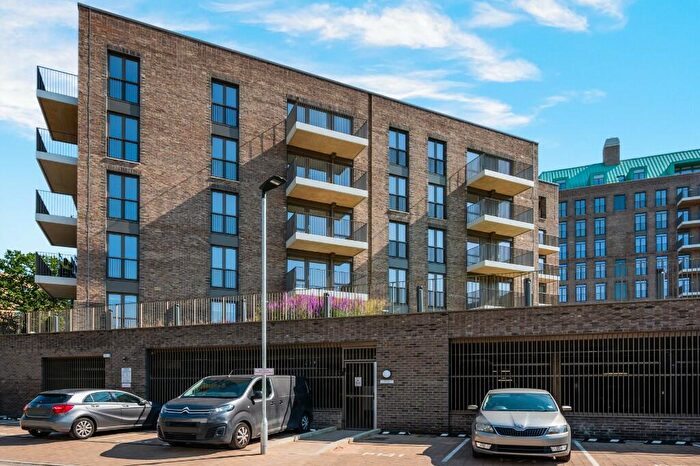 3 Bedroom Flat To Rent In Dyson Road, London, E11