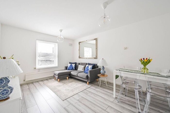 1 Bedroom Flat For Sale In John Rennie Walk, Wapping, London, E1W