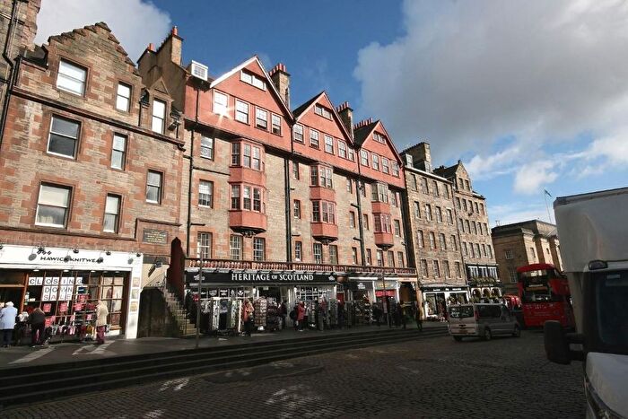 2 Bedroom Flat To Rent In /, Lawnmarket, Edinburgh, EH1
