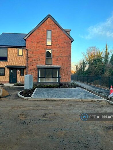 4 Bedroom Semi-Detached House To Rent In Whiting Avenue, Greenhithe, DA9