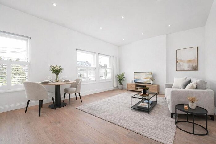2 Bedroom Flat For Sale In Byrne Road, SW12
