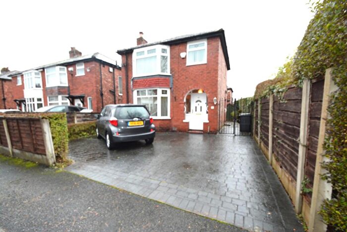 3 Bedroom Detached House For Sale In Masefield Road, Droylsden, M43