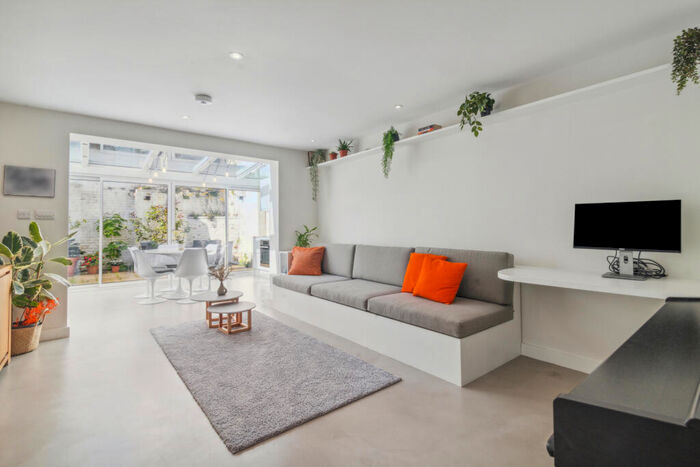 3 Bedroom End Of Terrace House To Rent In Clock Tower Mews, Barnsbury, N1
