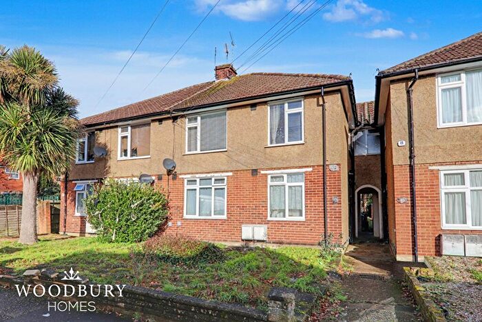 2 Bedroom Maisonette For Sale In Cheltenham Gardens, Loughton, IG10