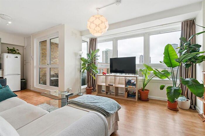 1 Bedroom Flat To Rent In Gaitskell Court, Shuttleworth Road, London, SW11