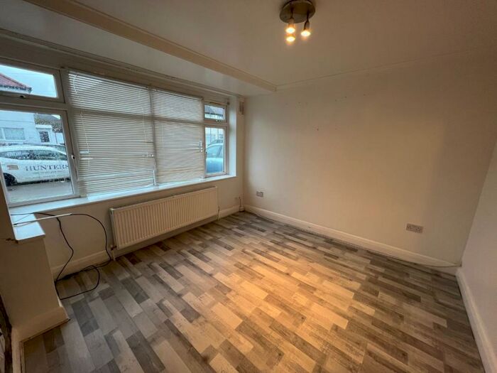 1 Bedroom Maisonette To Rent In Orchard Grove, Harrow, Greater London, HA3