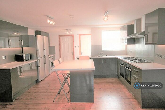 7 Bedroom Semi-Detached House To Rent In Moseley Road, Fallowfield, Manchester, M14