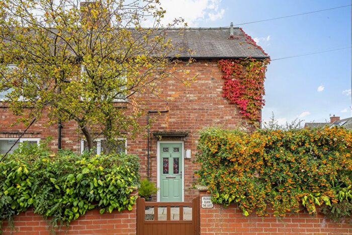 3 Bedroom Semi-detached House For Sale In Fourth Avenue, York, YO31