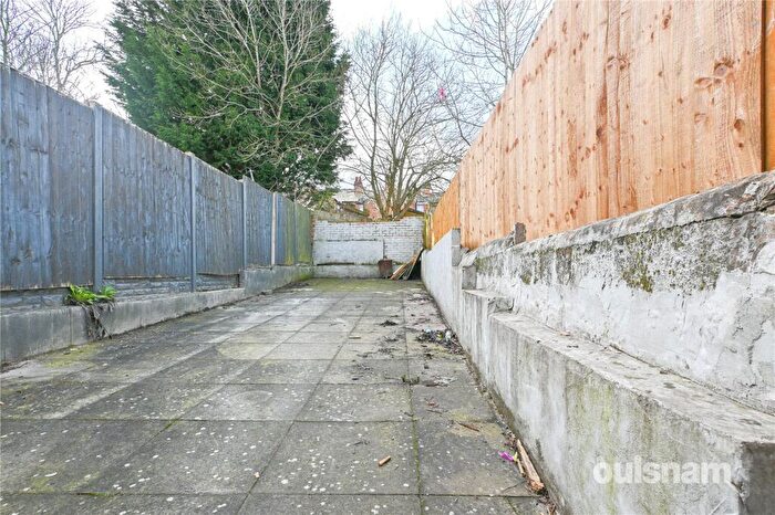 3 Bedroom Terraced House For Sale In Beakes Road, Smethwick, West Midlands, B67