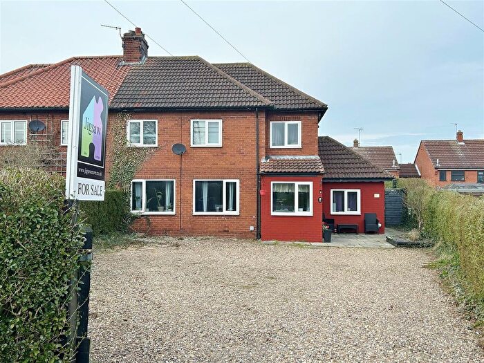 4 Bedroom Semi-Detached House For Sale In Highfield Crescent, Barlby, Selby, YO8