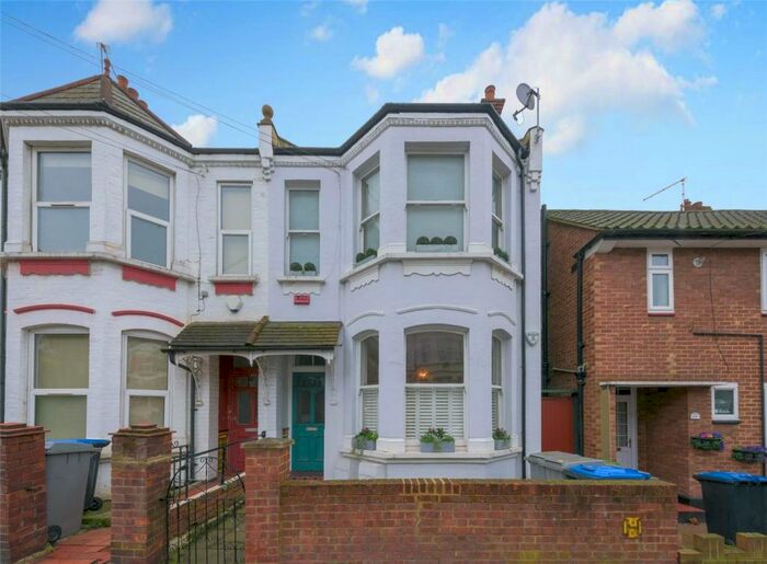 2 Bedroom Apartment To Rent In Bathurst Gardens, London, NW10