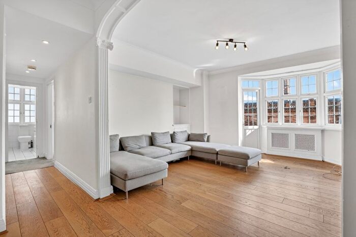 3 Bedroom Flat To Rent In Brompton Road, Knightsbridge, SW3