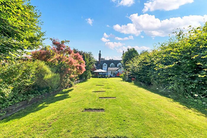 2 Bedroom Link Detached House For Sale In High Street, Barkway, SG8