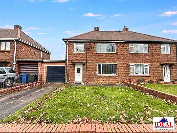 3 Bedroom Semi Detached House For Sale In Clay Lane, Doncaster, DN2