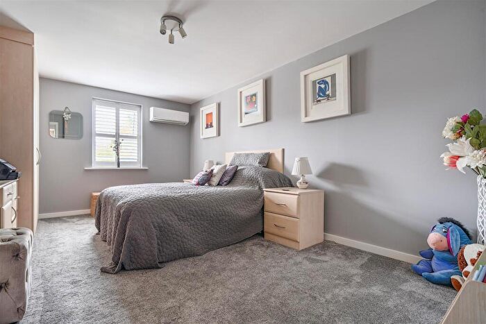 2 Bedroom Apartment For Sale In Queensgate, Maidstone, ME16