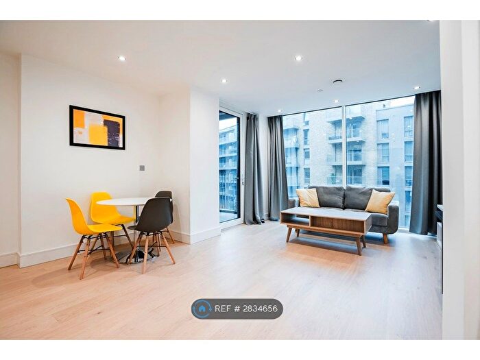 2 Bedroom Flat To Rent In Croxley Court, West Drayton, UB7