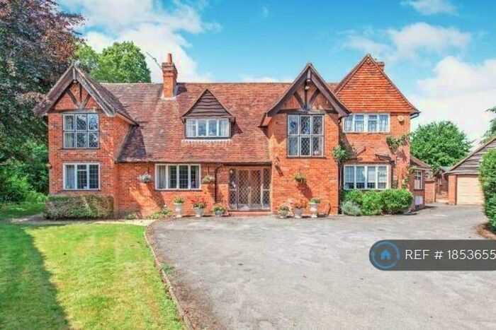 5 Bedroom Detached House To Rent In Lime Walk, Maidenhead, SL6