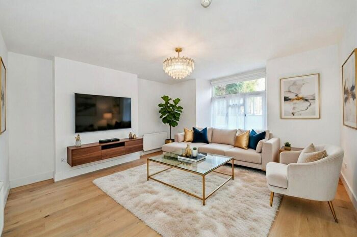 2 Bedroom Apartment To Rent In Rosslyn Hill, Hampstead, NW3