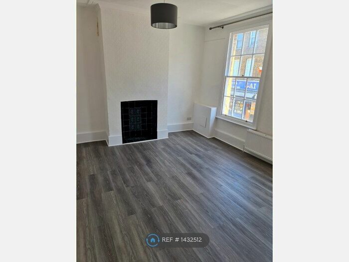 3 Bedroom Flat To Rent In Deptford High Street, London, SE8