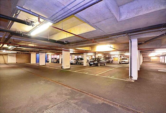 1 Bedroom Flat For Sale In Leatherhead, KT22