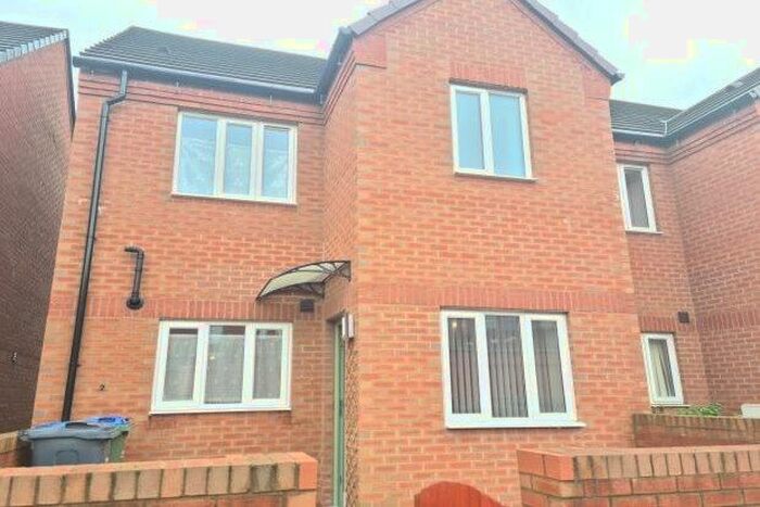 3 Bedroom End Of Terrace House To Rent In Crocketts Lane, Smethwick B66