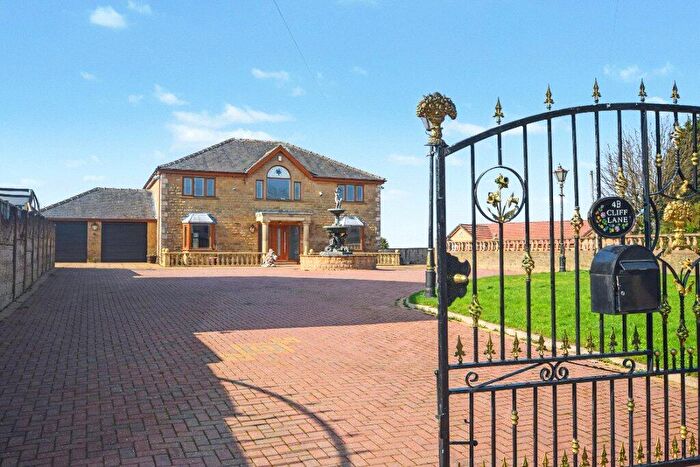 4 Bedroom Detached House For Sale In Cliff Lane, Brierley, Barnsley, S72