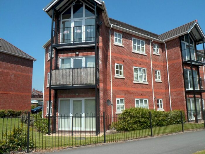 2 Bedroom Flat To Rent In Chatteris Court, St. Helens, WA10