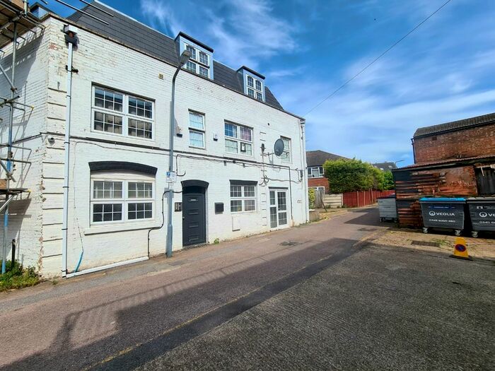 1 Bedroom Studio To Rent In Holywell House, Wellington Passage, London, E11