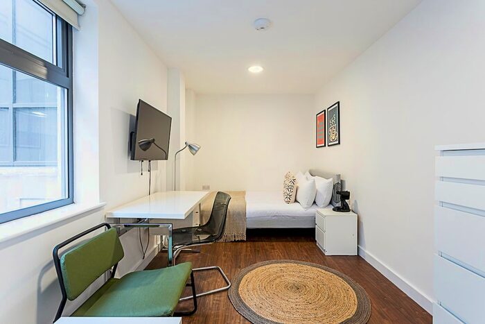 Studio To Rent In Chamber Street, London, E1