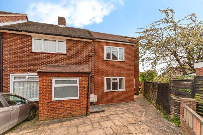 3 Bedroom End Of Terrace House For Sale In Weir Hall Avenue, London, N18