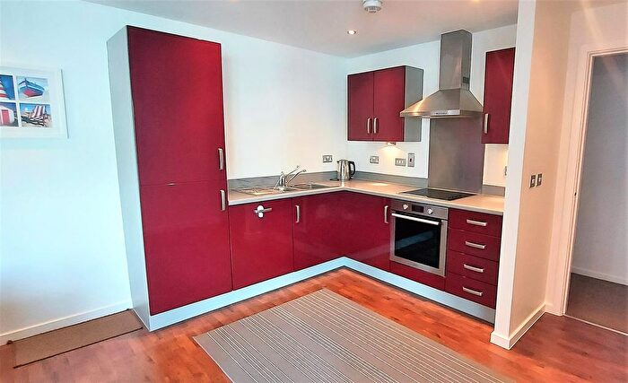 1 Bedroom Flat For Sale In South Quay, Kings Road, Marina, Swansea, SA1