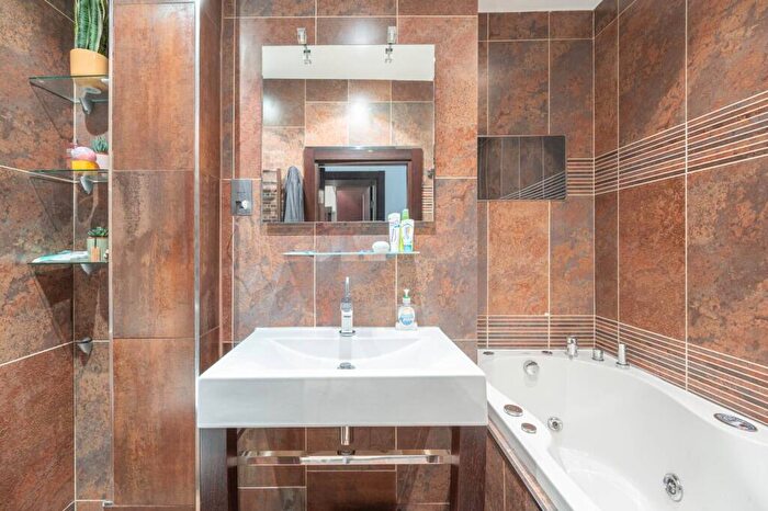 3 Bedroom Flat To Rent In Priory Road, West Hampstead, London, NW6