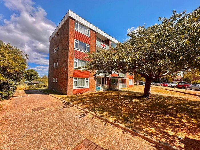 2 Bedroom Flat For Sale In Fletching Road, Eastbourne, BN22