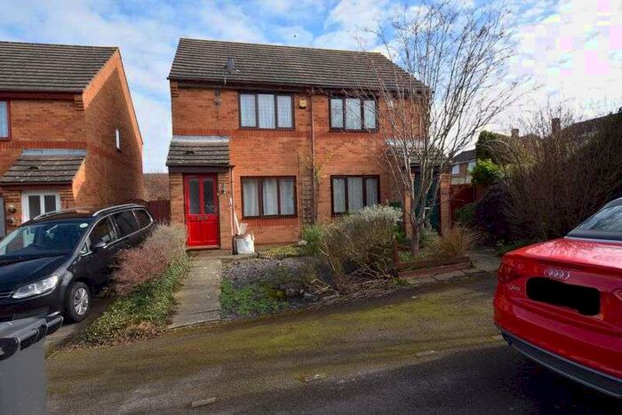 2 Bedroom Property To Rent In Dale Close, Dunstable, LU5