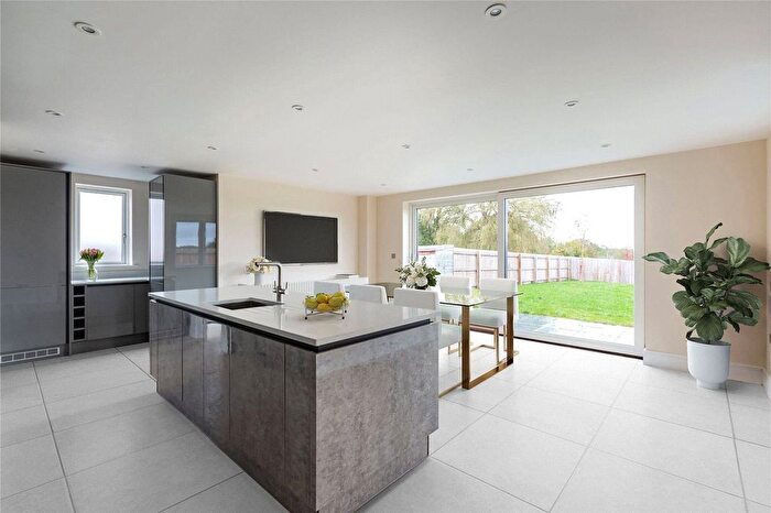 4 Bedroom Detached House For Sale In Woodlands Grove, Stapleford Abbotts, Romford, Essex, RM4