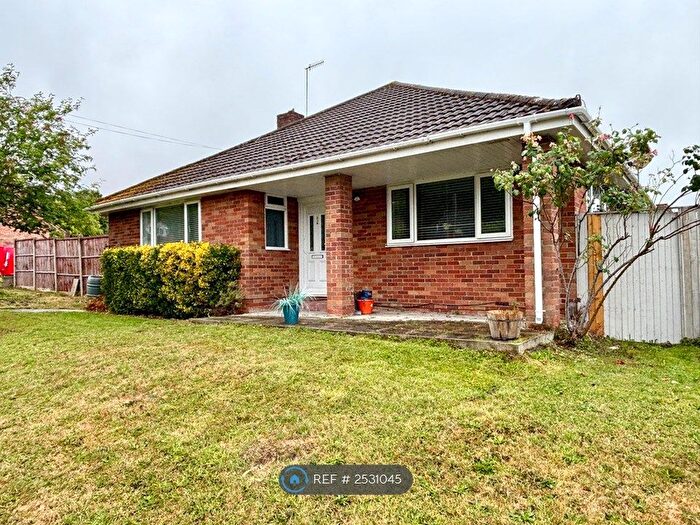 4 Bedroom Bungalow To Rent In Queens Road, Bishopsworth, Bristol, BS13