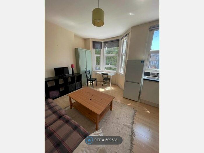 3 Bedroom Flat To Rent In Fulham, London, SW6