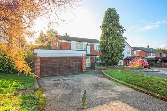 4 Bedroom Detached House For Sale In Hilly Field, Harlow, CM18