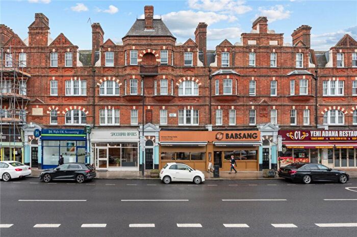 2 Bedroom Apartment For Sale In Green Lanes, London, N16
