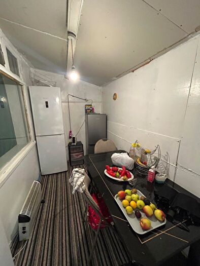 3 Bedroom Semi-Detached House To Rent In Dunstable Road, Luton, LU4