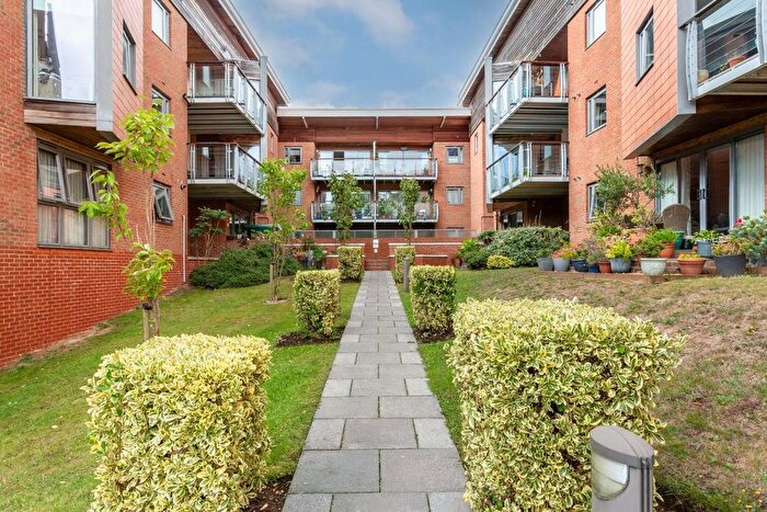 2 Bedroom Flat For Sale In Park View Road, Hove, BN3